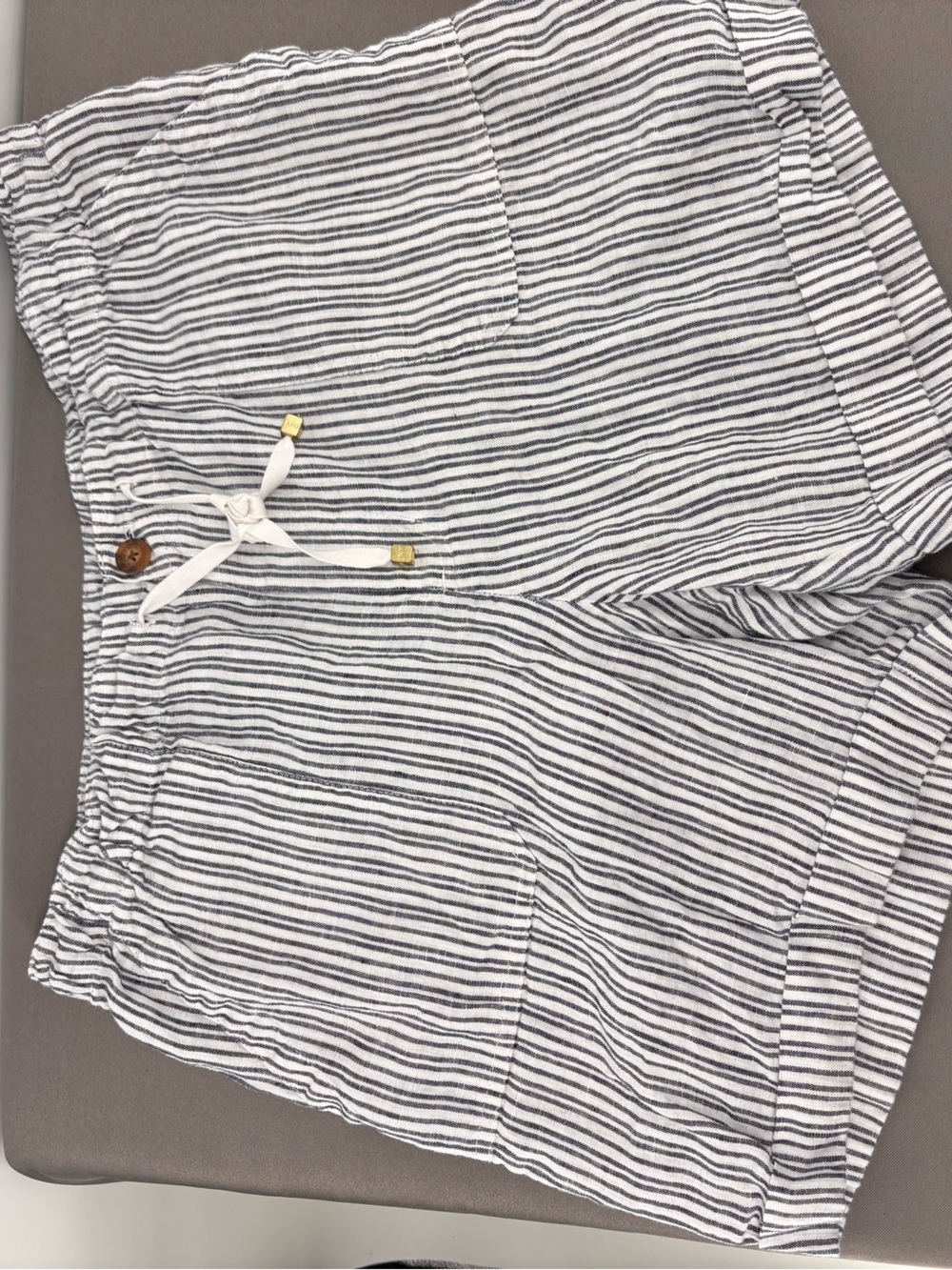 Jones New York Men's White and Navy Narrow-Striped Short Sleeve Shirt